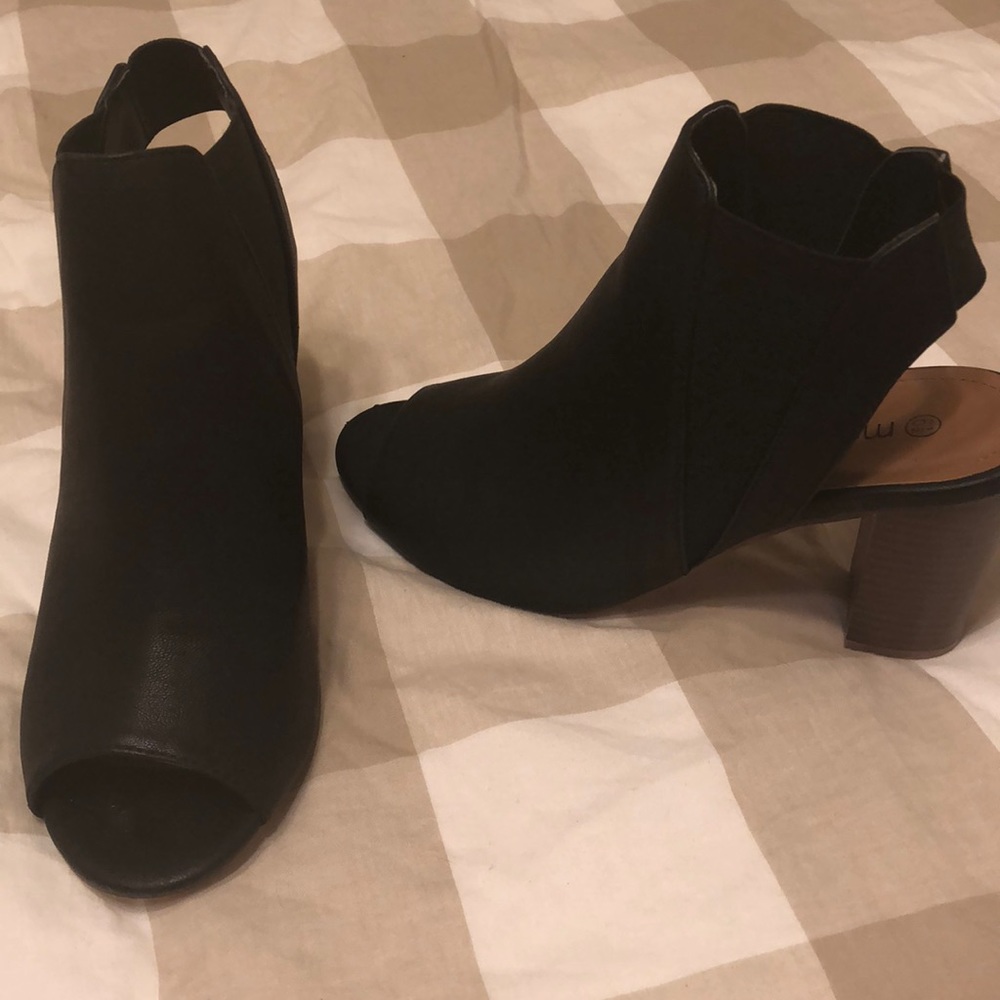 Black peep toe heals